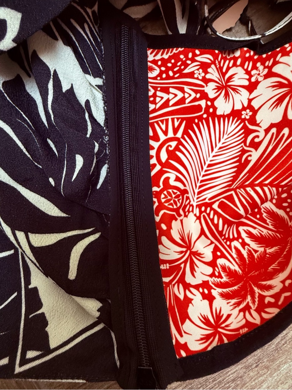 Le Superbe Tropical Wrap Tank Top Black White Palm Print Self Tie Camisole NWT - Picture 10 of 14